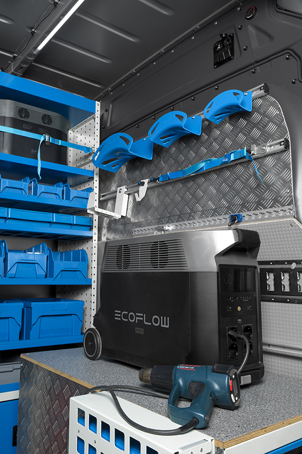 Ecoflow con utensili sul furgone Syncro Bergamo